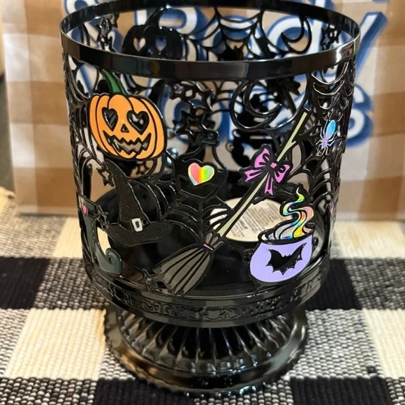 2025 Bath & Body Works Witch Halloween 3-Wick Candle Holder Pedestal Metal BBW - Picture 2 of 2